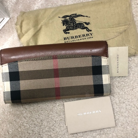 Burberry Wallet - Picture 4 of 11